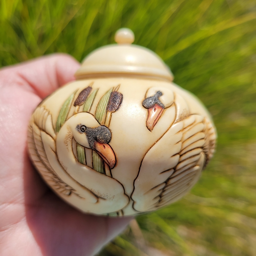 Jardinia Swan Song Trinket Box by Martin Perry Studios 2003 ~ Pretty 3D Imagery - Picture 2 of 15